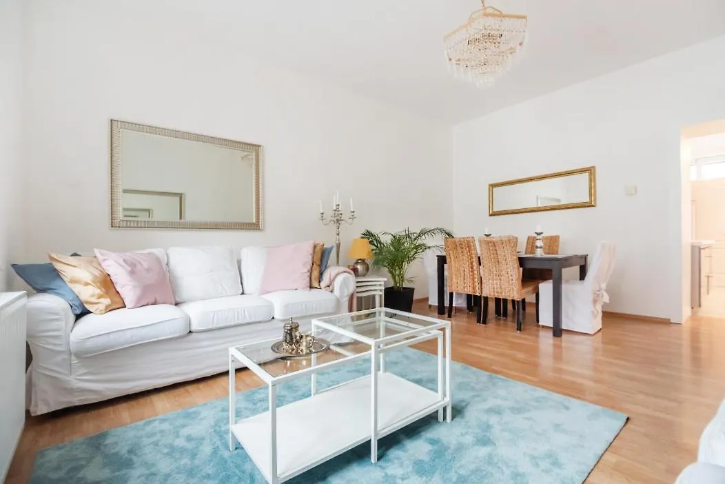 Three Bedroom, Ideal For Big Groups, 14 Vienne
