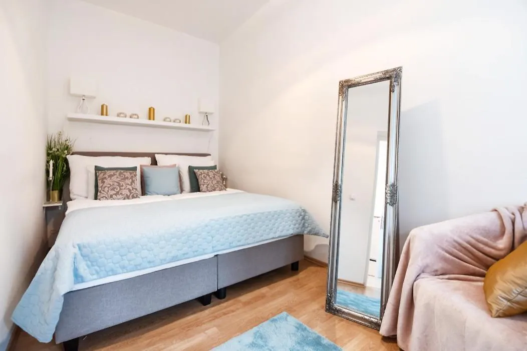 Three Bedroom, Ideal For Big Groups, 14 Vienne