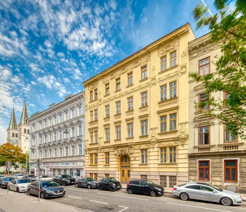Three Bedroom, Ideal For Big Groups, 14 Vienne 0*,